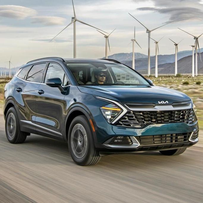 Edmunds: Honda CR-V Hybrid vs Kia Sportage Hybrid